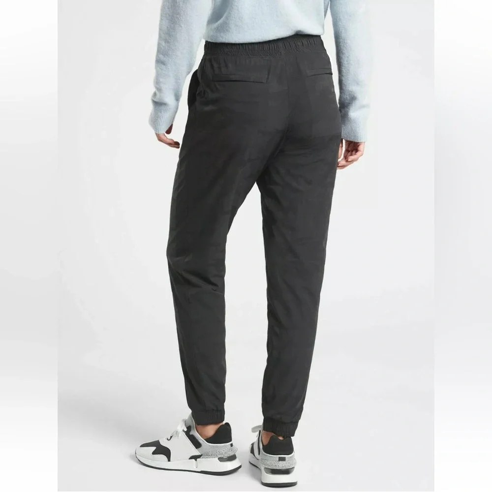 Athleta Brooklyn Textured Lined Black Camo Lux Jogger 6 ‎ #631615